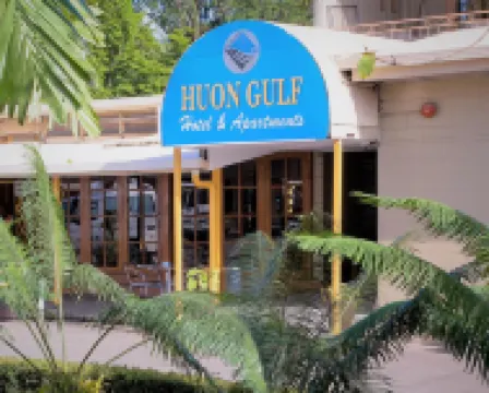 Huon Gulf Hotel & Apartments Отели в г. 