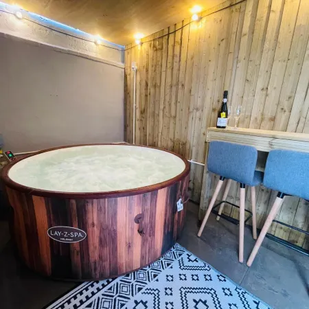 Osborne Luxury Hot Tub and Jacuzzi Suites