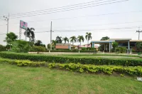 The Palm Resort Kampeang Saen.