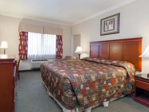 Howard Johnson by Wyndham Bakersfield