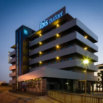 Ibis Budget Sevilla Aeropuerto Отели рядом с достопримечательностью «Эсте»