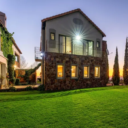 Mount High Luxury Country Estate