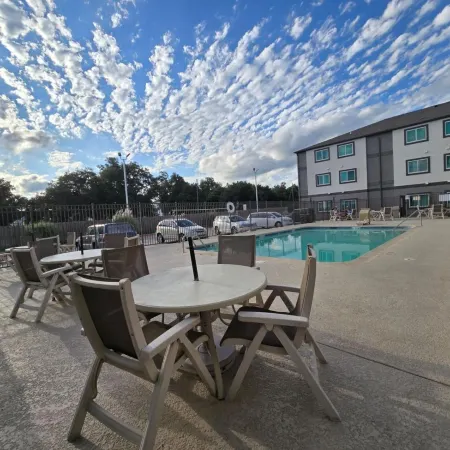Motel 6 Biloxi, MS - Beach