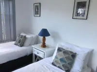Regatta Point Tavern & Holiday Villas - 주차장