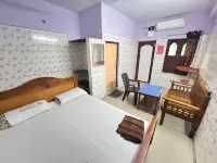 Meera Lodge 커다로어 호텔