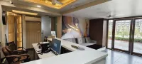 The Grand ND Resort- Kanha Tulsi Heights Behind Prem Mandir Отели в г. Санрейк Бангар