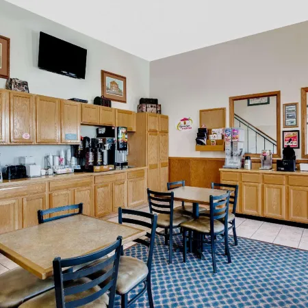 Super 8 by Wyndham Keokuk