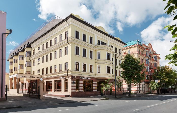 Raymond Hotel
