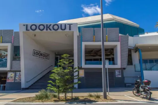 Scarborough & Absolutely Beachfront