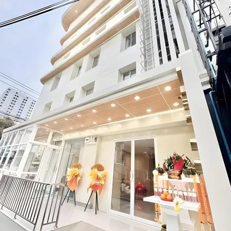 ABC QQ Hotel Отели рядом с достопримечательностью «Алтари на перекрестке Ратчапрасонг»