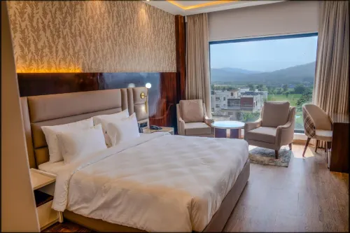 Regenta Place The Golden Castle Baddi - badewanne