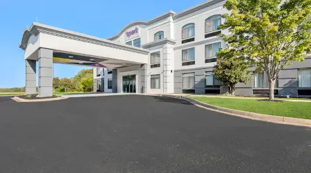 Spark by Hilton Tupelo