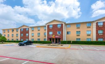 Super 8 by Wyndham Grapevine/DFW Airport Northwest