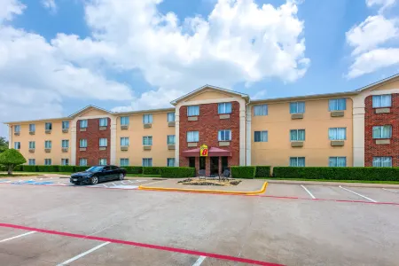 Super 8 by Wyndham Grapevine/DFW Airport Northwest