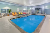 Super 8 by Wyndham Cornwall on