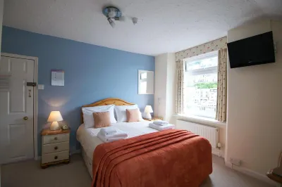 The Old Bridge House Hotels near Looe Island