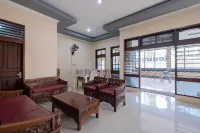 RedDoorz Near Bojonegoro Train Station