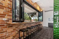 Pier Hotel Coffs Harbour - bar