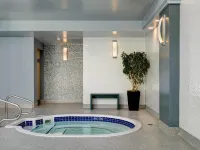 Chateau Victoria Hotel & Suites - Bathtub