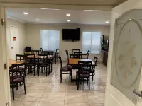 Days Inn by Wyndham Indio - breakfast