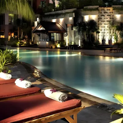 Kristal Hotel Jakarta Отели рядом с достопримечательностью «Торговый центр Cilandak»