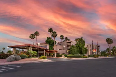 Best Western Plus Scottsdale Thunderbird Suites Hotel in zona Gateway Trailhead - McDowell Sonoran Preserve