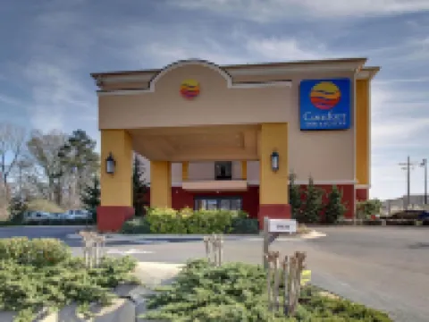 Comfort Inn & Suites Hotels in Clinton