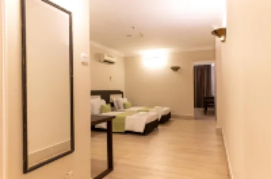 โรงแรมซัมเมอร์เซ็ท