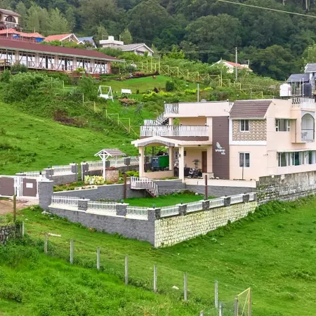Vihani's Western Clouds by VOYE HOMES