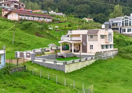 Vihani's Western Clouds by VOYE HOMES