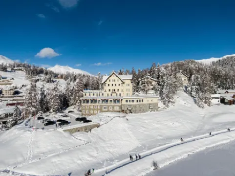 Hotel Waldhaus am See Отели рядом с достопримечательностью «Пиц Найр»
