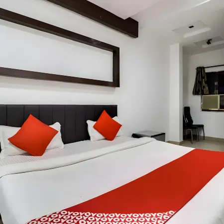 Hotel just 9 inn Отели рядом с достопримечательностью «Аминабад»
