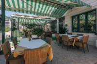 Villa Royal Apartments - breakfast