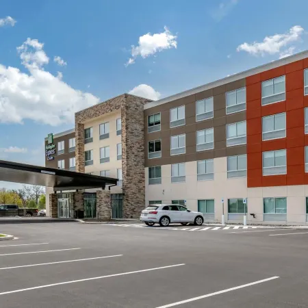 Holiday Inn Express & Suites LANCASTER - MOUNT JOY by IHG