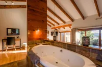 Elephant Hide of Knysna Guest Lodge - Hot Tub