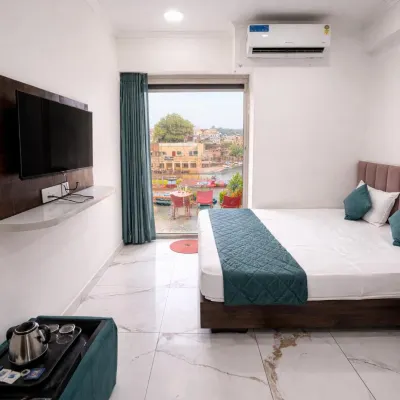 Hotel Ramghat Inn, Chitrakoot - River View Hotels near Shri Sridhar Dham (Sri Das Hanuman Devsthan)