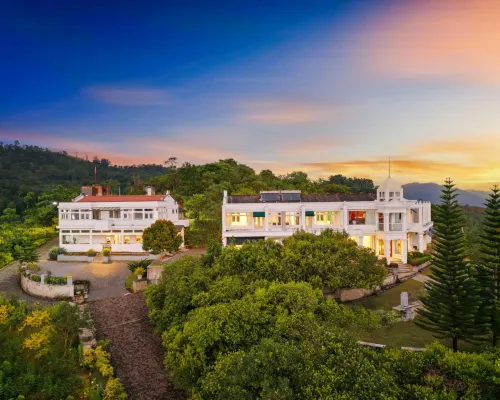 Rose Hill Bungalow Hotels near Embekka Devalaya