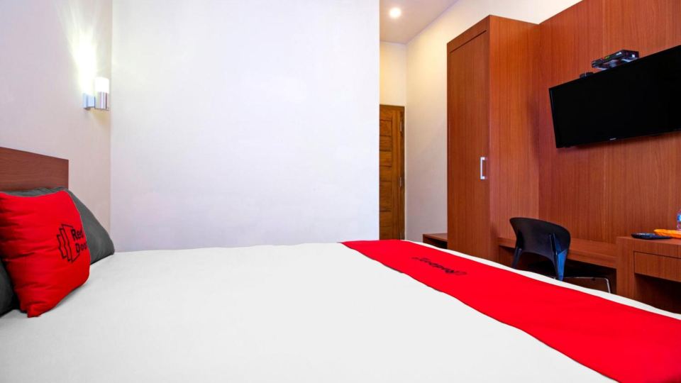 RedDoorz near Trans Studio Mall 2