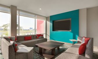 Avid Hotel Macon North