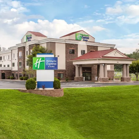 Holiday Inn Express & Suites LEWISBURG by IHG