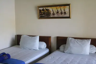 Arrys (Watukarung Surf Camp) Hotel dekat UD. UTAMI / TOKO UTAMI KALAK DONOROJO PACITAN