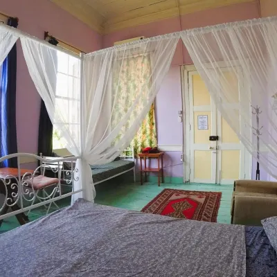 Lotus Garden Hostel Izmir Hotels near İzmir Optimum Shopping Mall