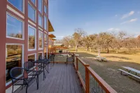 Seven Bluff Cabins - Pool