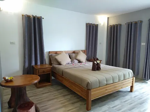 The Niran Guest House فنادق في Dan Makham Tia