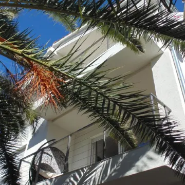 Refresh Boutique Apartments