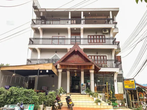 Bountang Mountain View Riverside Hotel - С бассейном