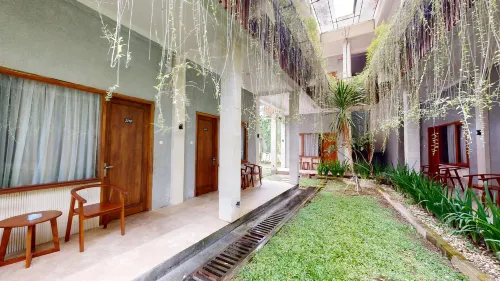 Dea Lokha Hotel - 2-Star