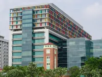Lost Inn BKK Hotel berhampiran Jeti Thewej