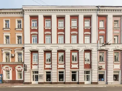 Gostinitsa "gayd Park" Hotels near Monument for I. A. Krylov