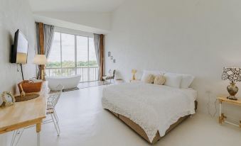 White Wall Riverfront Hotel
